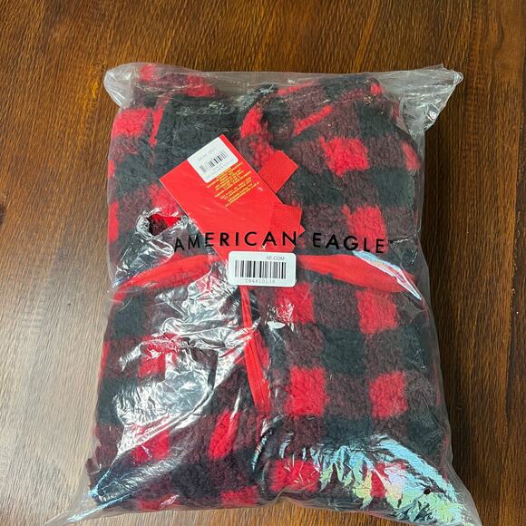 NEW American Eagle Plus Buffalo Plaid Red‎ Black Robe Size XS/S in Packaing - Picture 4 of 6